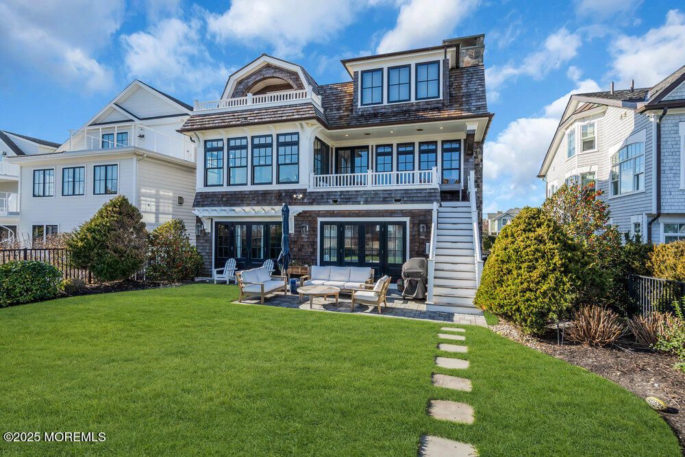 Exterior, Facade, Farmhouse