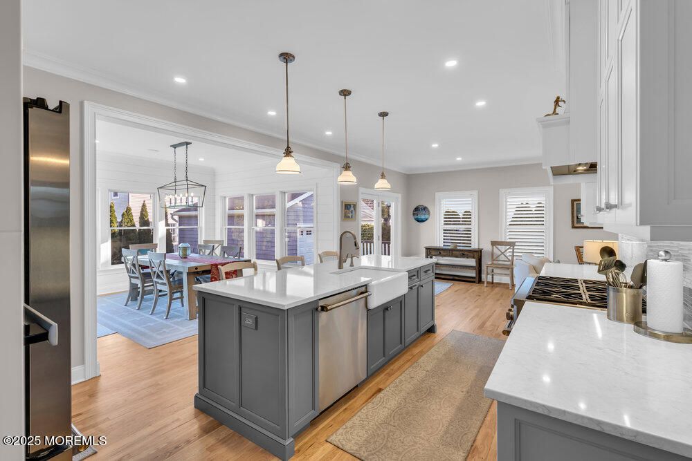 Dining room, Interior, Kitchen, Living room, Pendant Lights, Recessed Lighting, Stainless Steel Appliances, Wood Texture Flooring