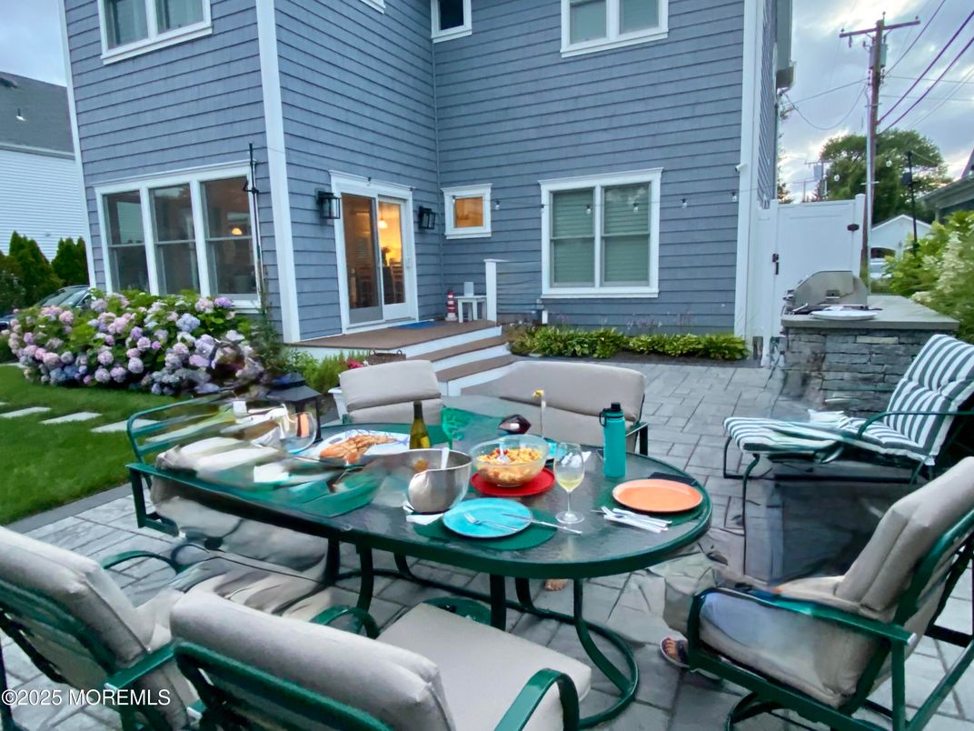 Exterior, Outdoor Kitchen