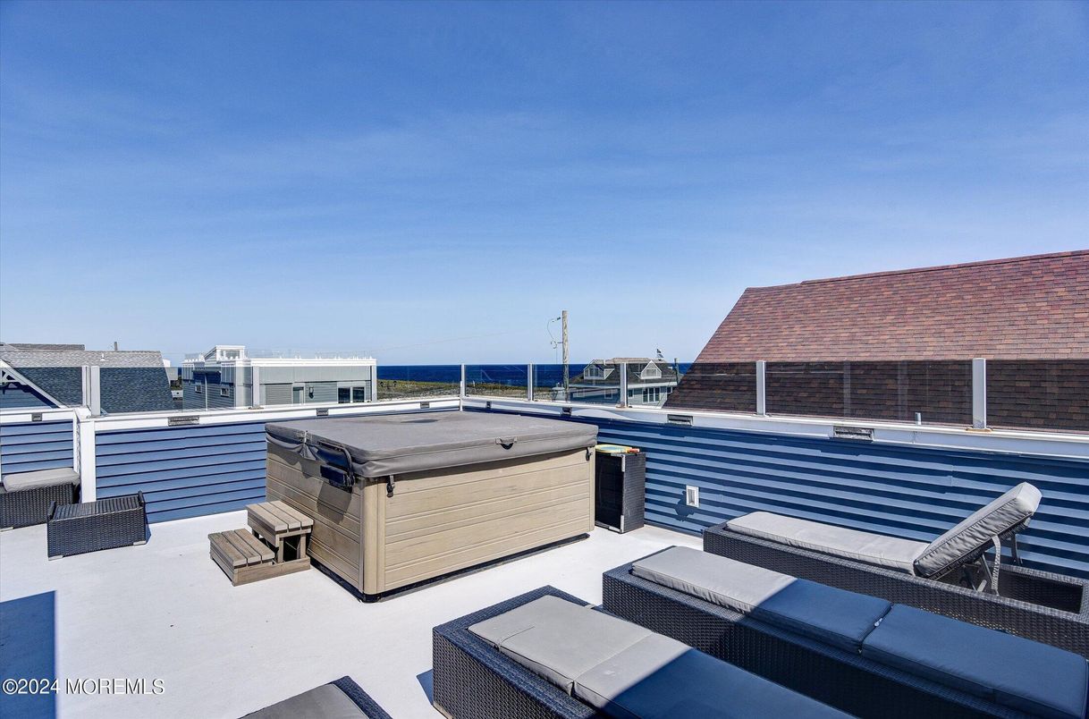 Exterior, Hot Tub, Water