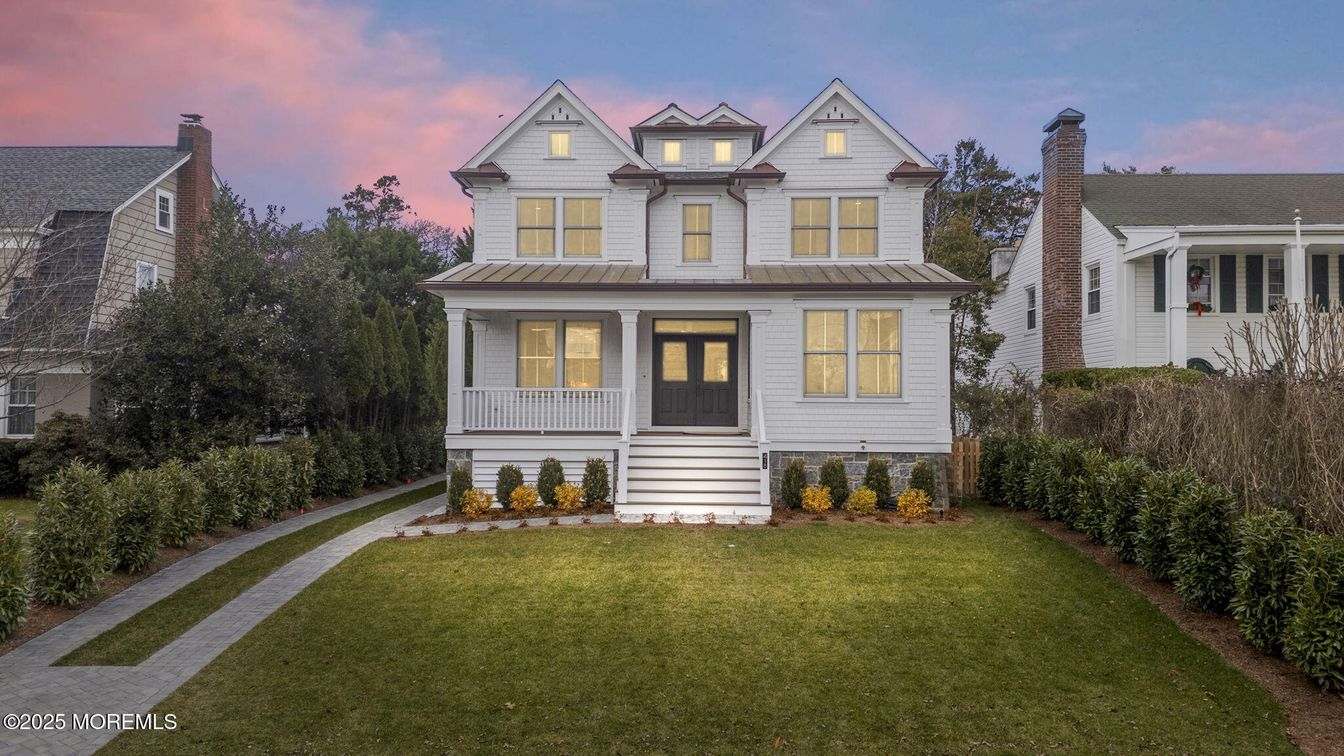 Exterior, Facade, Farmhouse