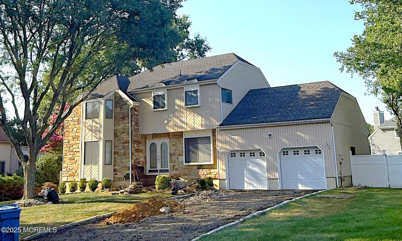 Attached, Exterior, Facade, French Provincial