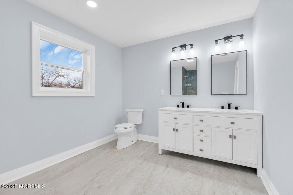 Bathroom, Dual Sink Vanities, Interior, Recessed Lighting
