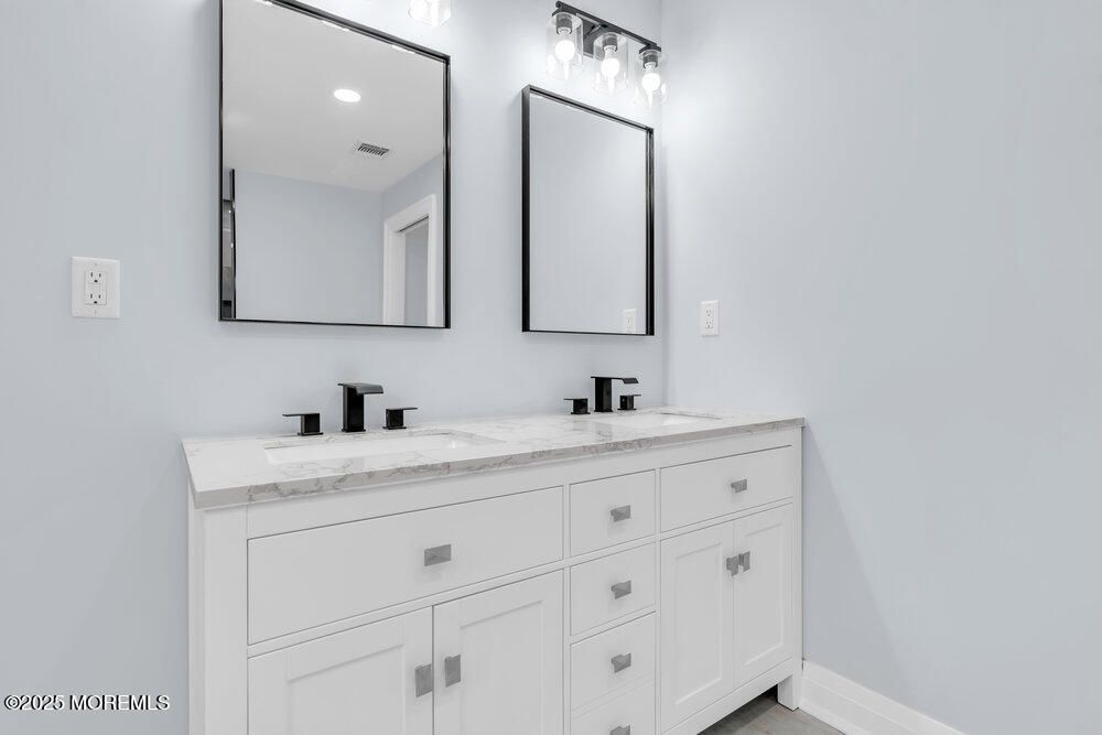 Bathroom, Dual Sink Vanities, Interior, Recessed Lighting