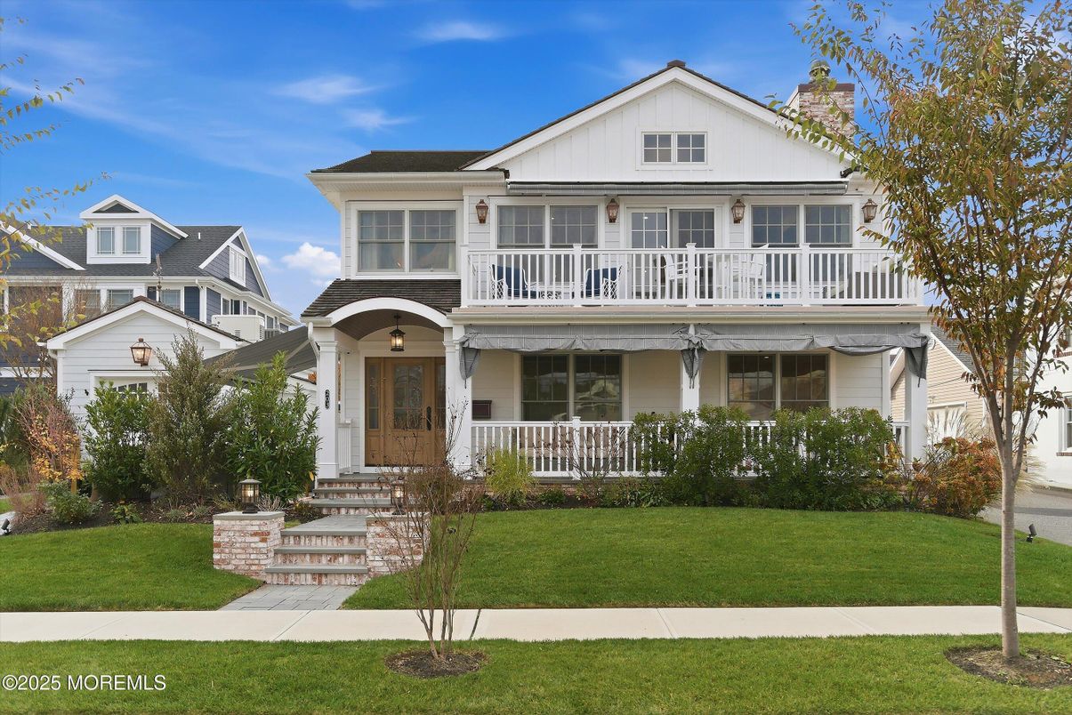 Exterior, Facade, Farmhouse