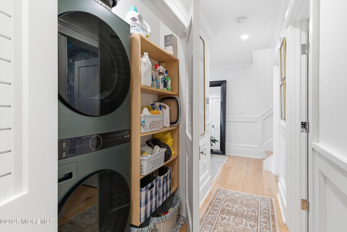Interior, Recessed Lighting, Utility Closets, Washer, Wood Texture Flooring