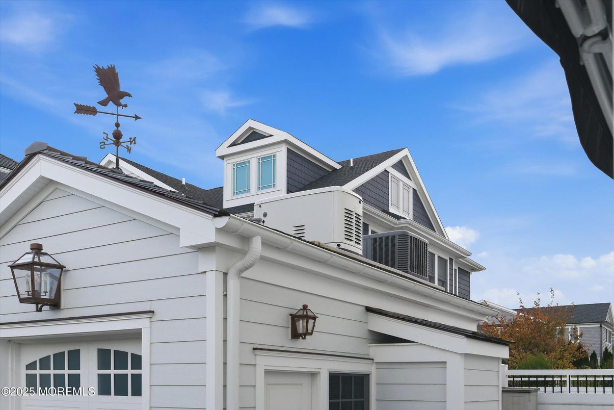 Attached, Exterior, Facade, None