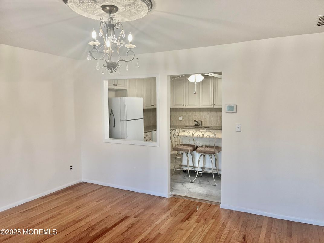 Chandelier, Interior, Kitchen, Wood Texture Flooring
