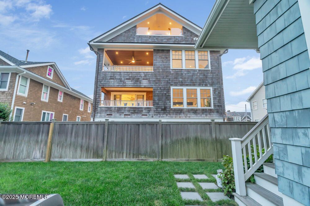 Exterior, Facade, Queen Anne Victorian