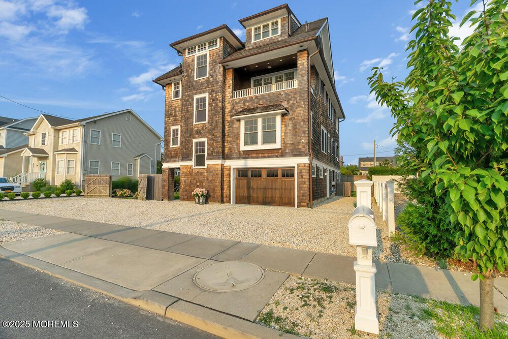 Attached, Exterior, Facade, Brick Facade, Rowhouse