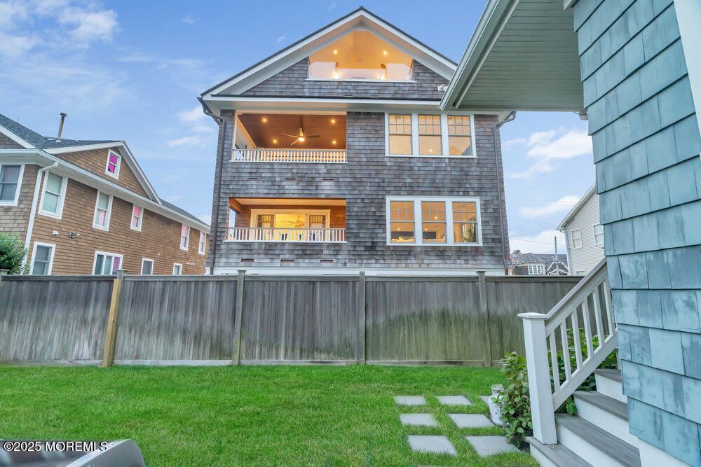 Exterior, Facade, Queen Anne Victorian