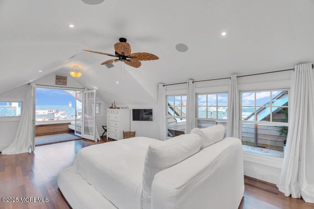 Bedroom, Interior, Recessed Lighting, Water, Wood Texture Flooring