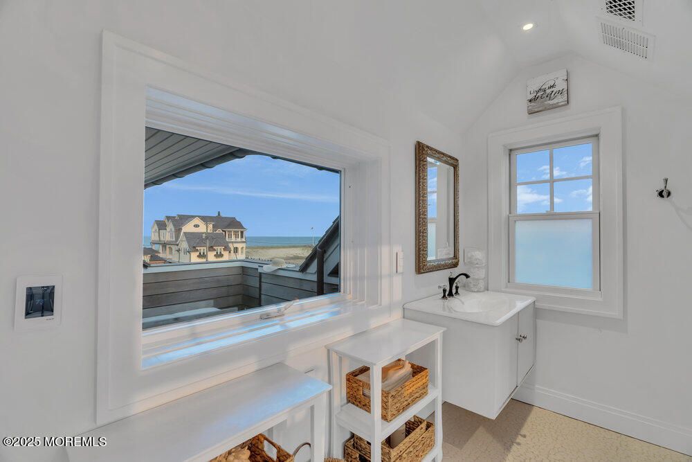 Bathroom, Interior, Recessed Lighting, Water