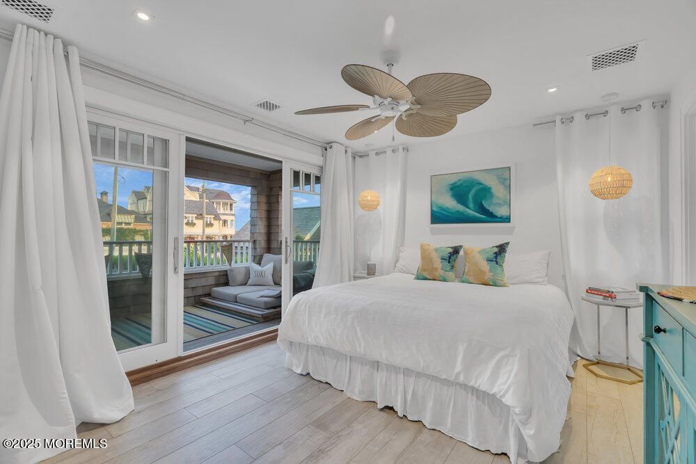 Bedroom, Interior, Pendant Lights, Recessed Lighting, Wood Texture Flooring