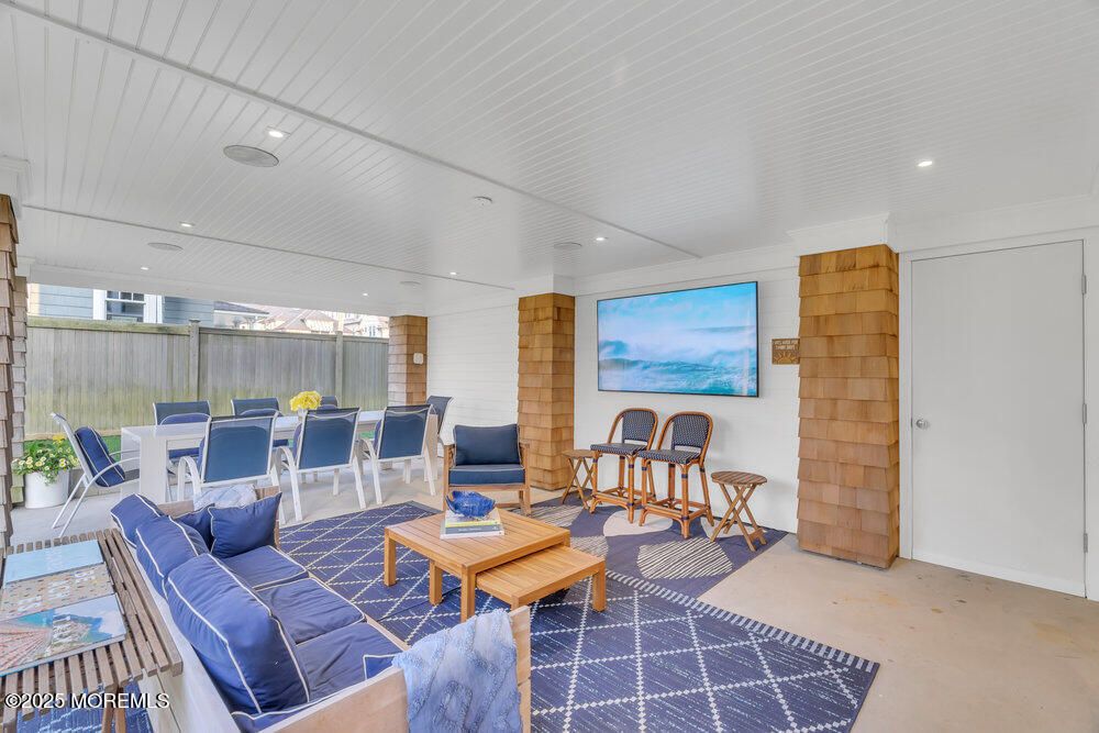 Dining room, Interior, Living room, Recessed Lighting