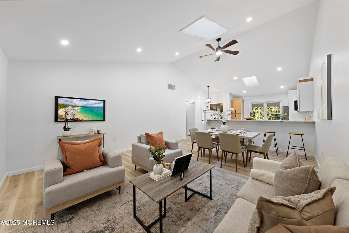 Dining room, Interior, Living room, Pendant Lights, Recessed Lighting, Wood Texture Flooring
