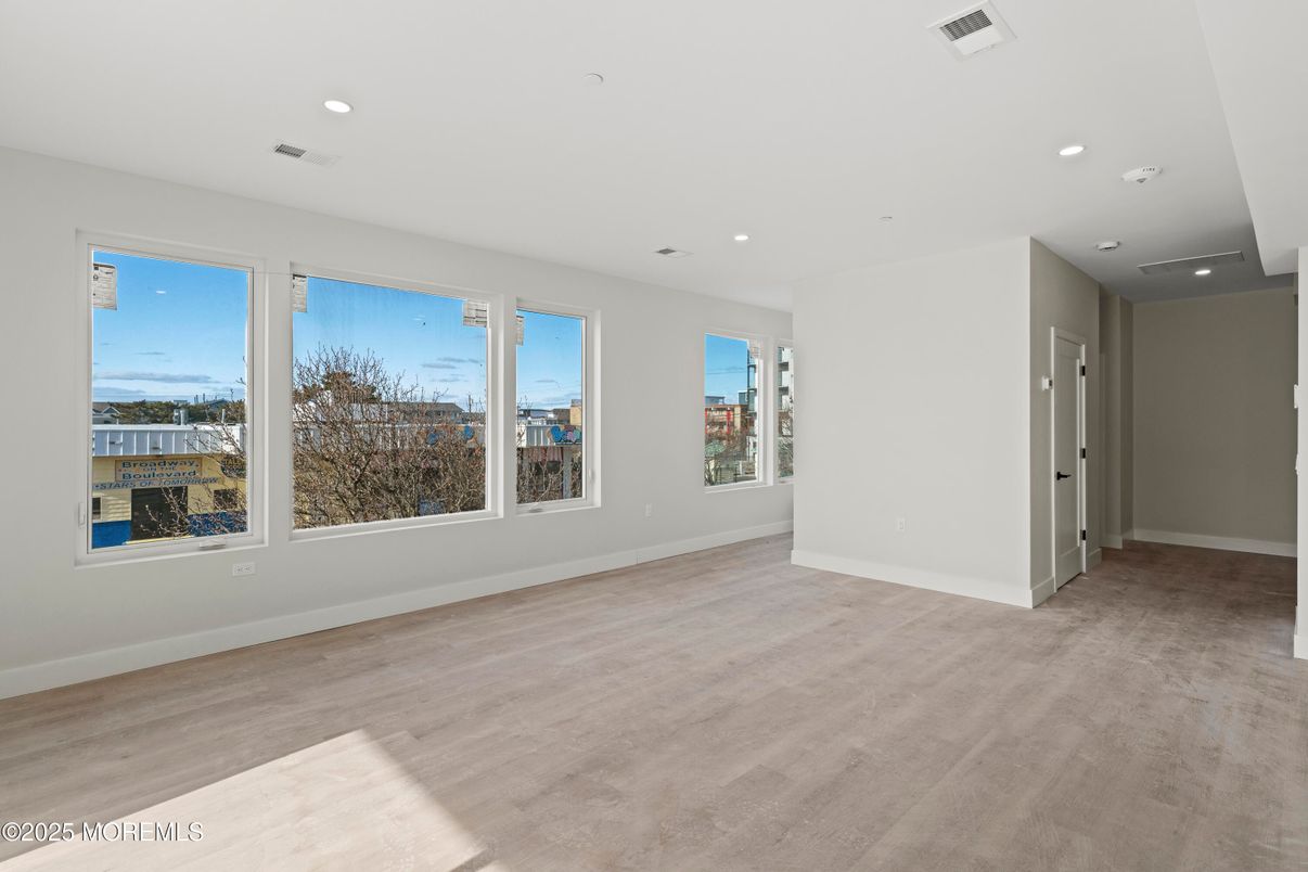 Empty room, Interior, Recessed Lighting