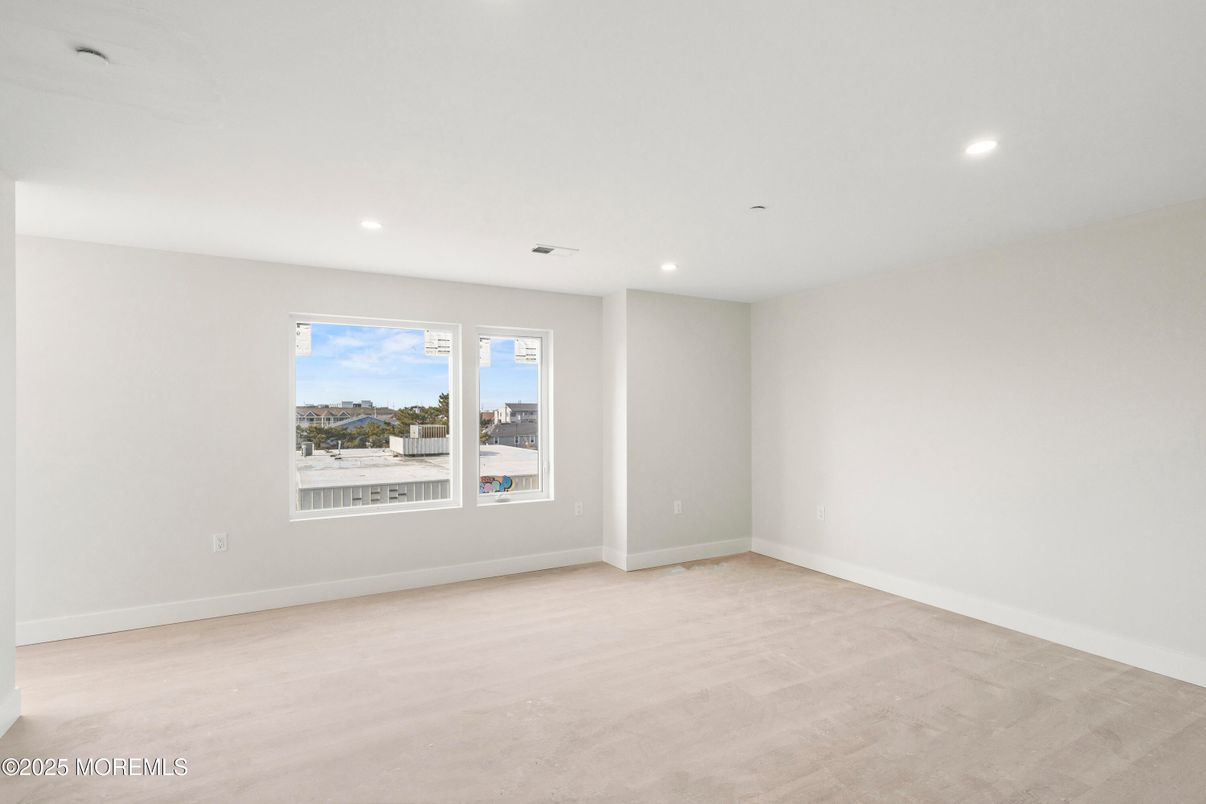 Empty room, Interior, Recessed Lighting