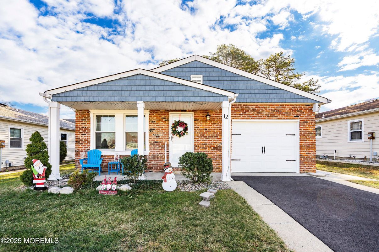 Attached, Exterior, Facade, Brick Facade, Brick Traditional