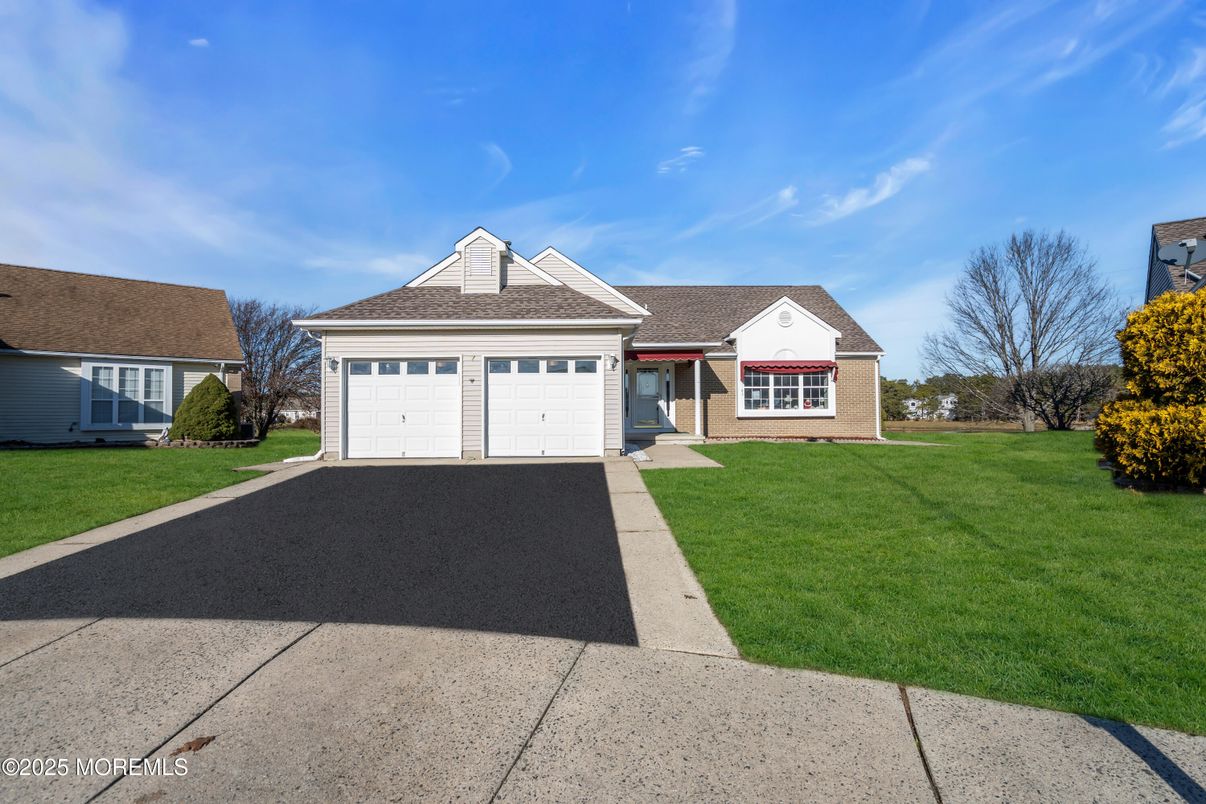 Attached, Exterior, Facade, Cape Cod