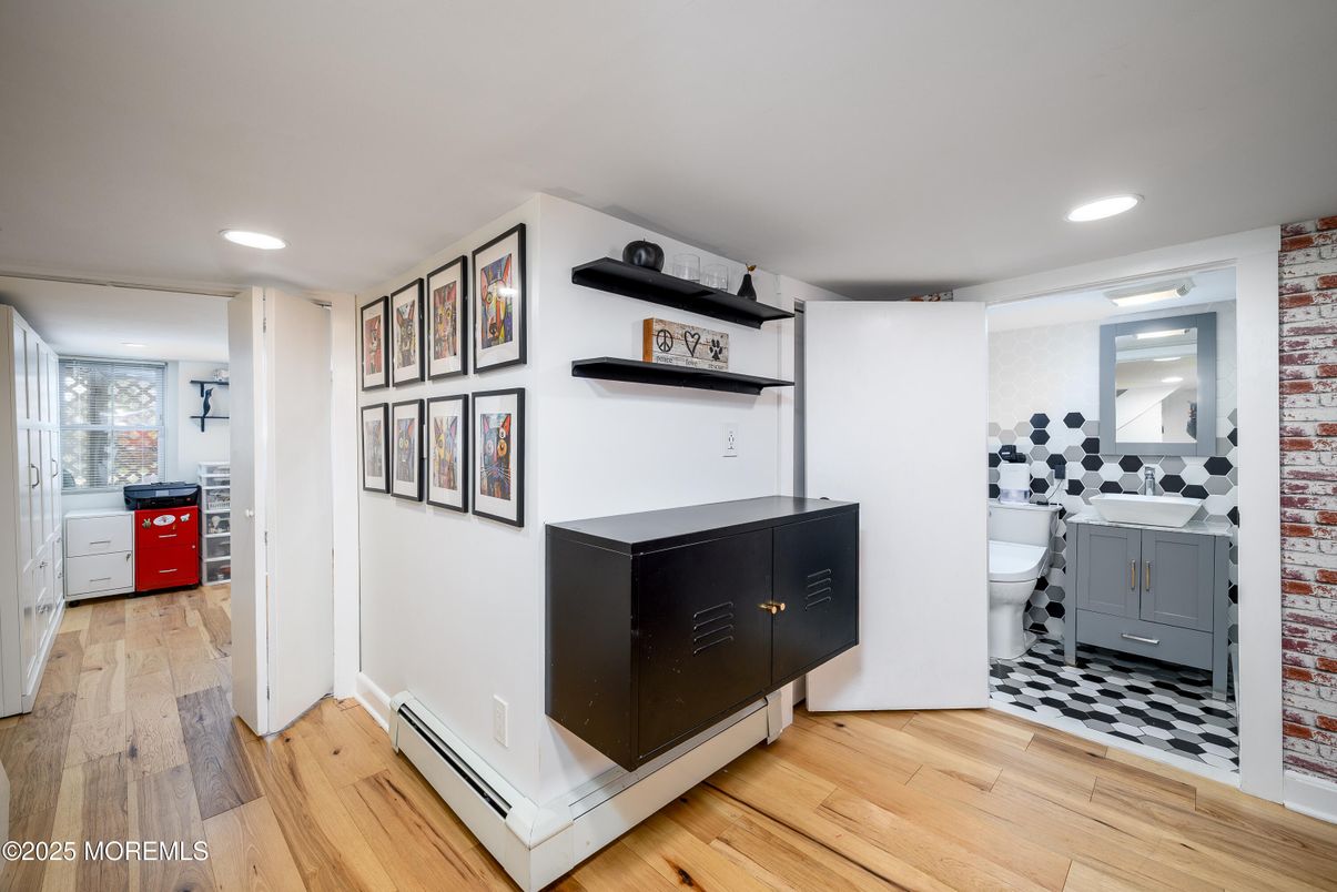 Bathroom, Interior, Recessed Lighting, Wood Texture Flooring