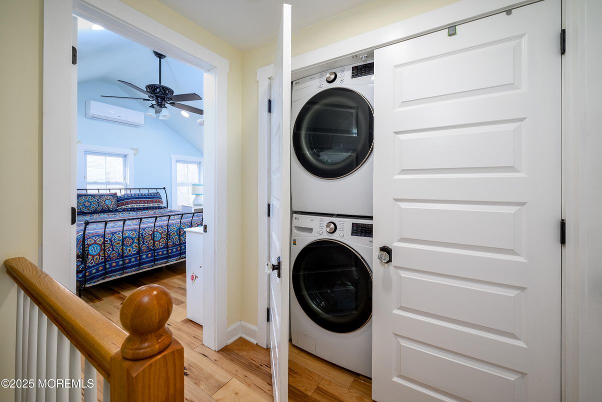 Interior, Utility Closets, Washer, Wood Texture Flooring
