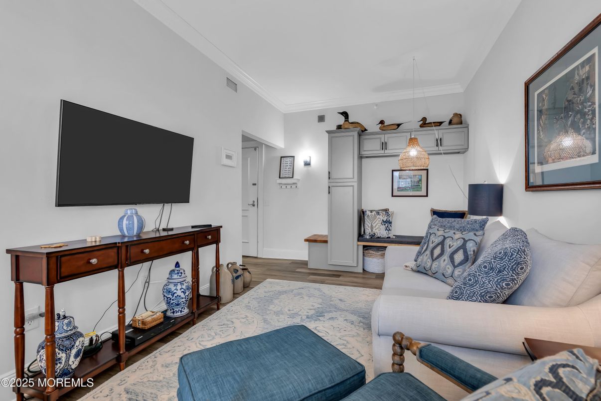 Interior, Living room, Pendant Lights, Wood Texture Flooring