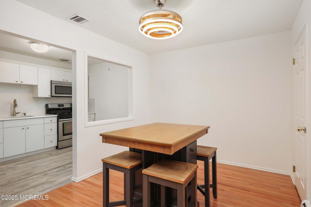 Dining room, Interior, Kitchen, Stainless Steel Appliances, Wood Texture Flooring