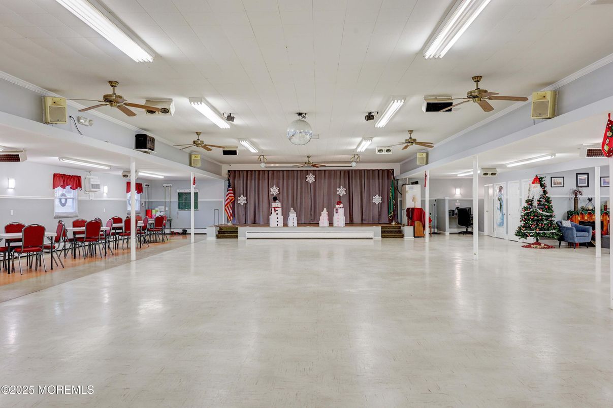 Dining room, Interior