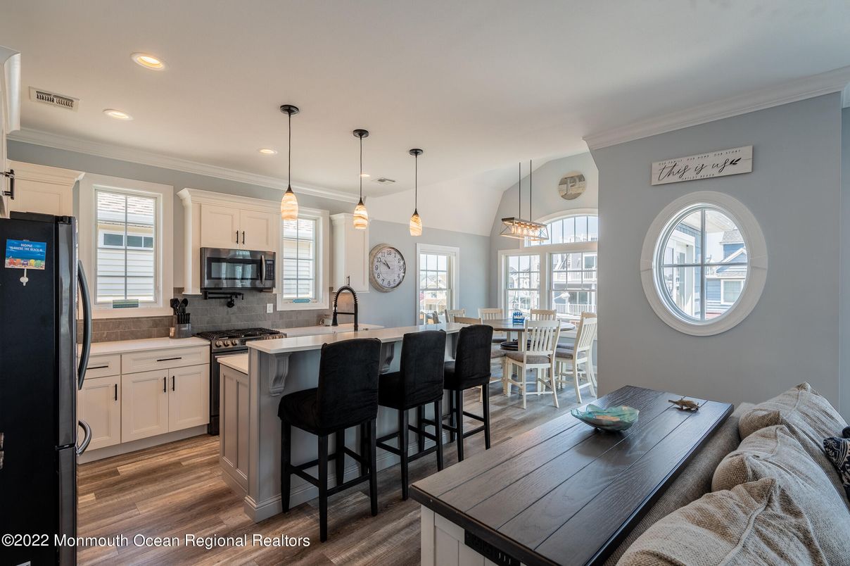 Dining room, Interior, Kitchen, Pendant Lights, Recessed Lighting, Wood Texture Flooring