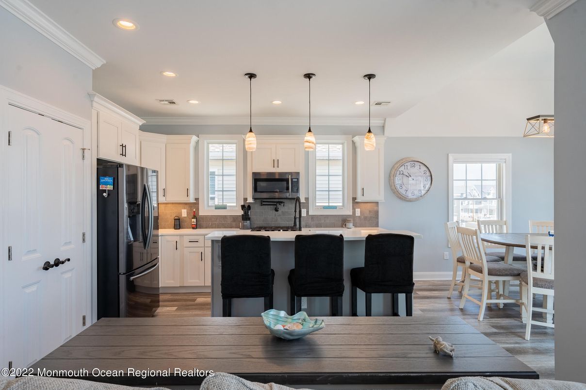 Dining room, Interior, Kitchen, Pendant Lights, Recessed Lighting, Wood Texture Flooring