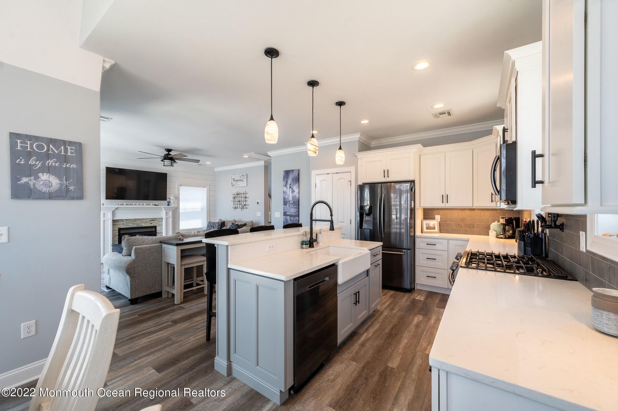 Fireplace, Interior, Kitchen, Pendant Lights, Recessed Lighting, Wood Texture Flooring