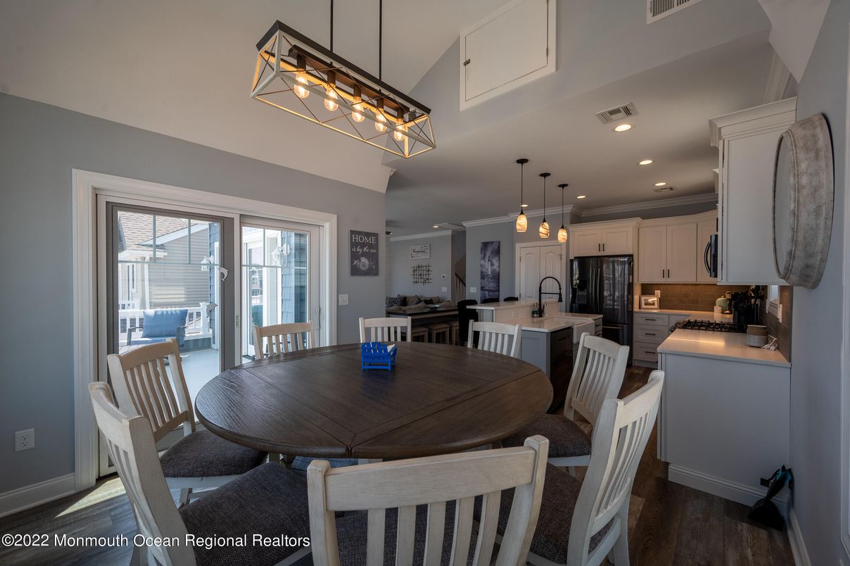 Dining room, Interior, Kitchen, Pendant Lights, Recessed Lighting, Wood Texture Flooring