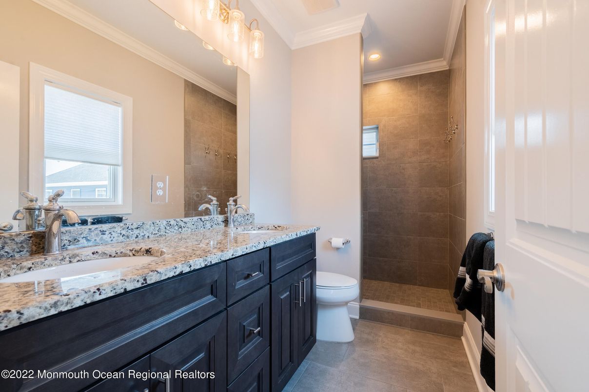 Bathroom, Dual Sink Vanities, Interior, Recessed Lighting