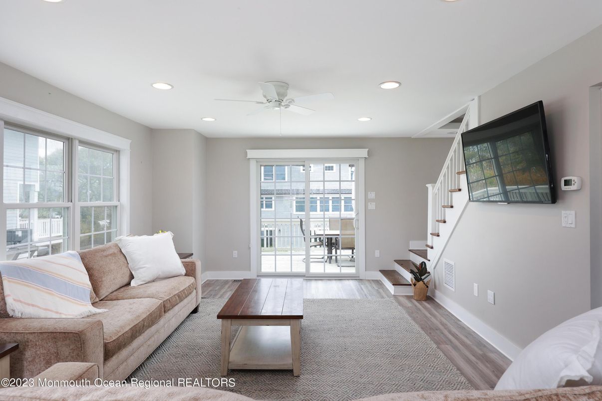 Interior, Living room, Recessed Lighting, Wood Texture Flooring
