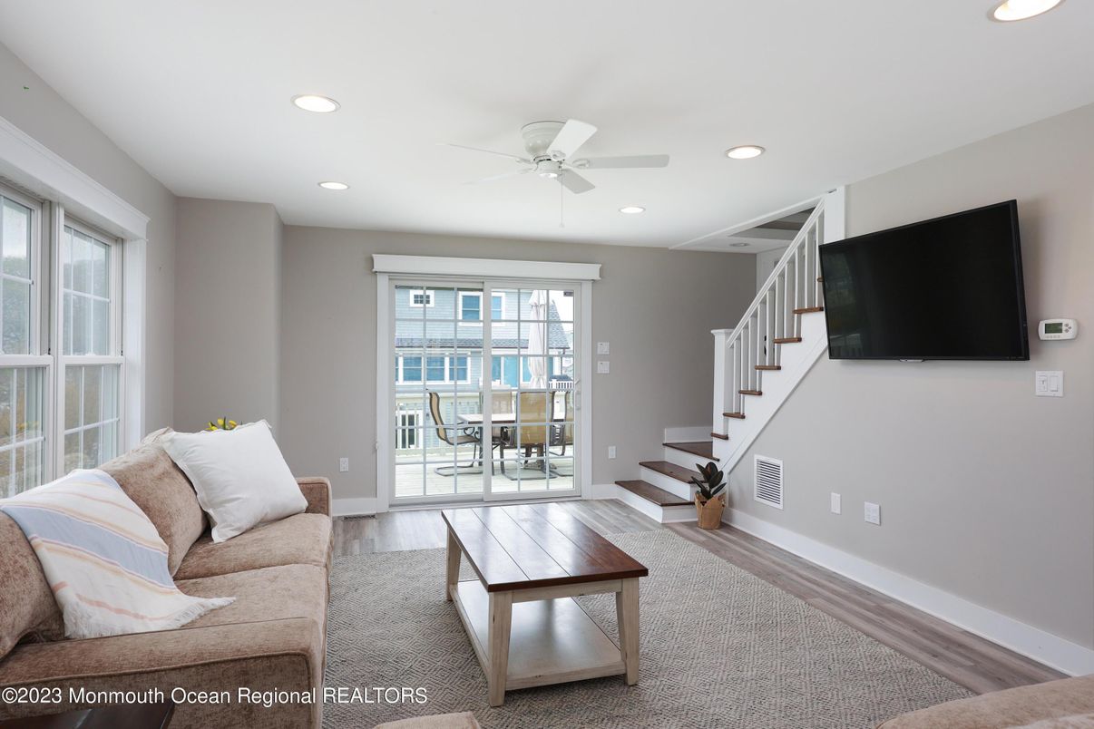 Interior, Living room, Recessed Lighting, Wood Texture Flooring