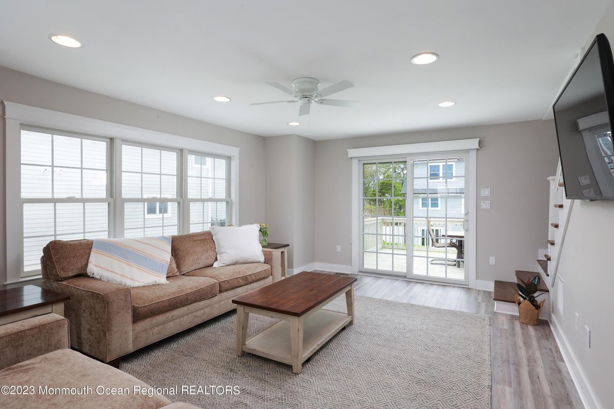 Interior, Living room, Recessed Lighting, Wood Texture Flooring