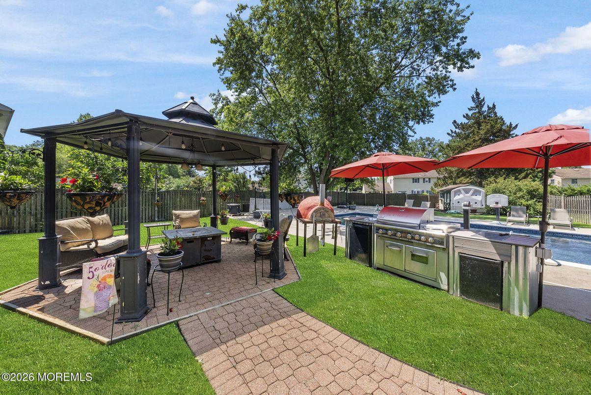 Exterior, Outdoor Kitchen