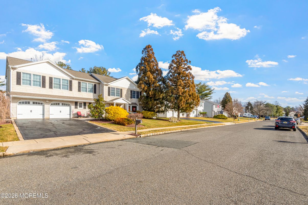 Attached, Exterior, Facade, Farmhouse