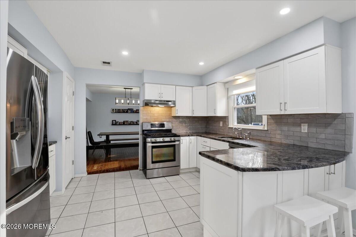 Dining room, Interior, Kitchen, Pendant Lights, Recessed Lighting, Stainless Steel Appliances