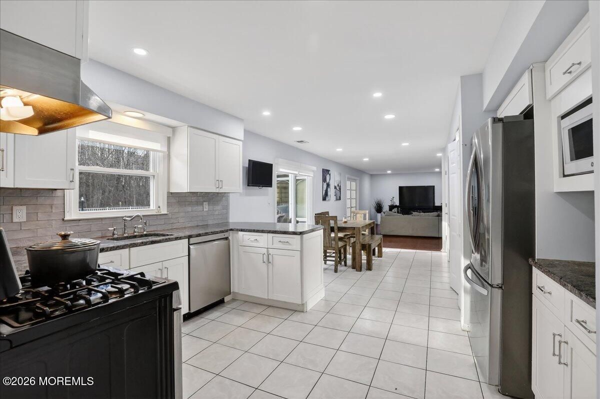 Dining room, Interior, Kitchen, Recessed Lighting, Stainless Steel Appliances