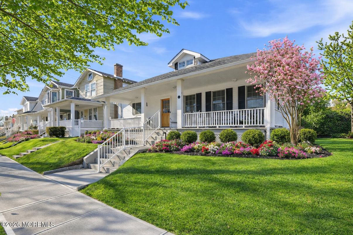 Backyard, Exterior, Facade, Farmhouse