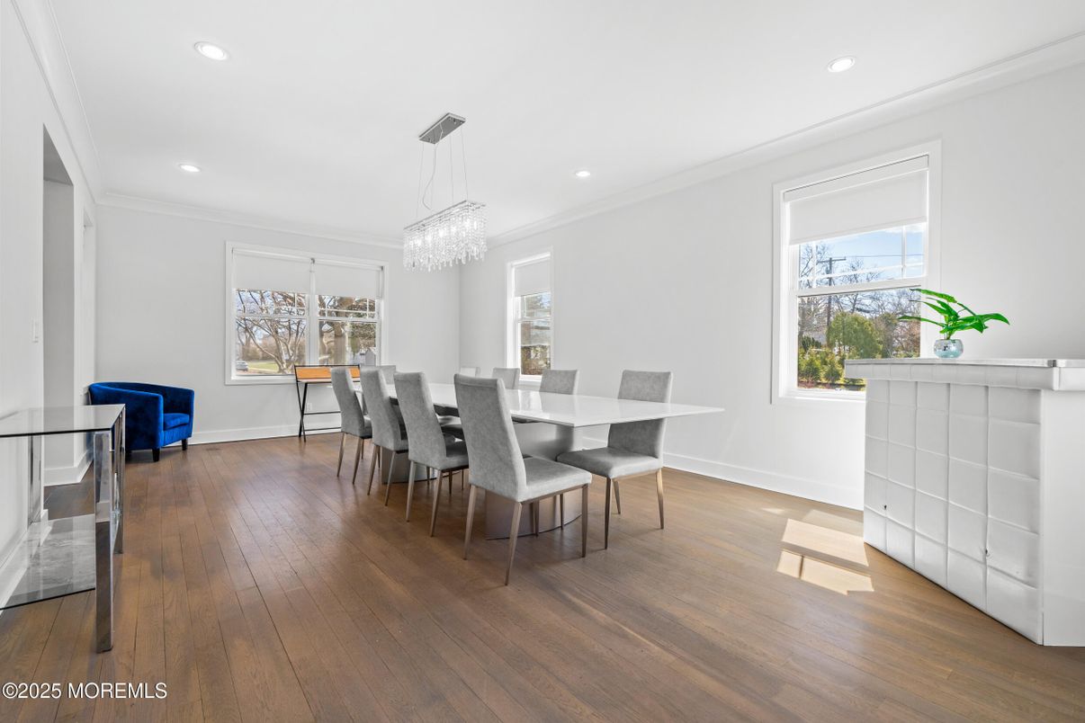 Chandelier, Dining room, Interior, Recessed Lighting, Wood Texture Flooring