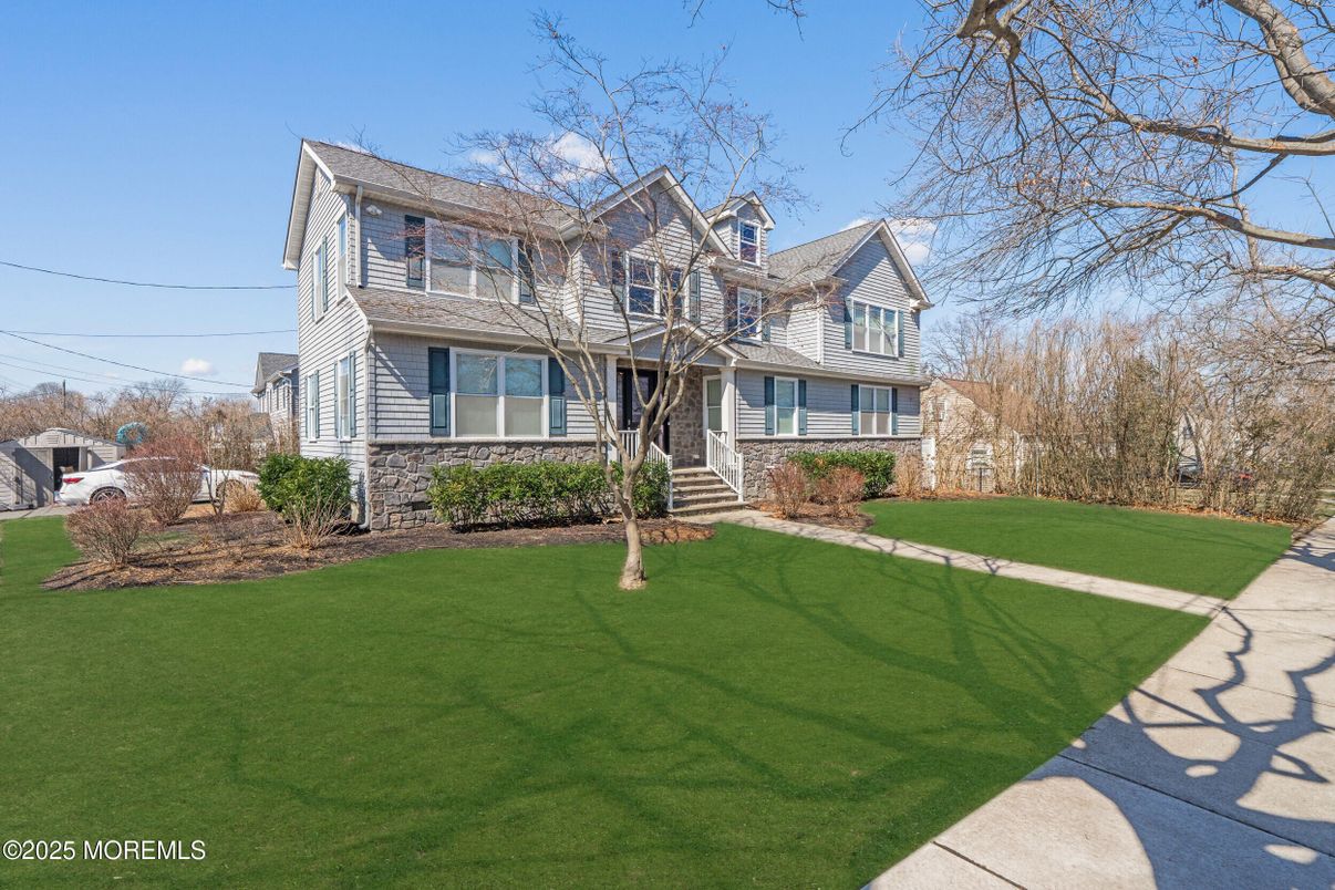 Exterior, Facade, Queen Anne Victorian
