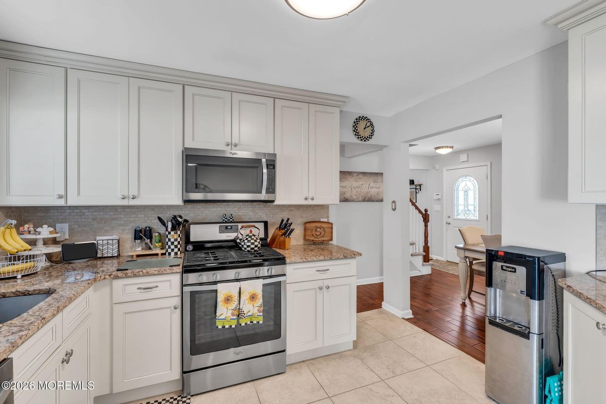 Dining room, Interior, Kitchen, Stainless Steel Appliances, Wood Texture Flooring