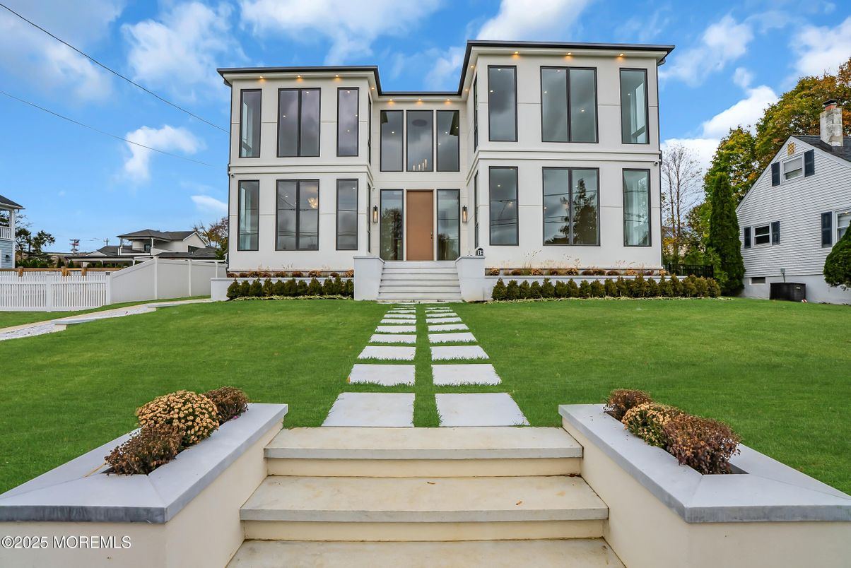 Backyard, Exterior, Facade, Modern