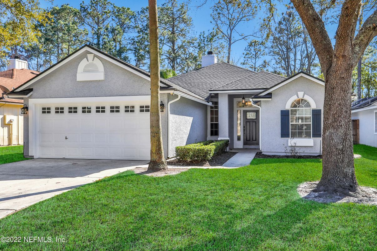 Attached, Exterior, Facade, Ranch