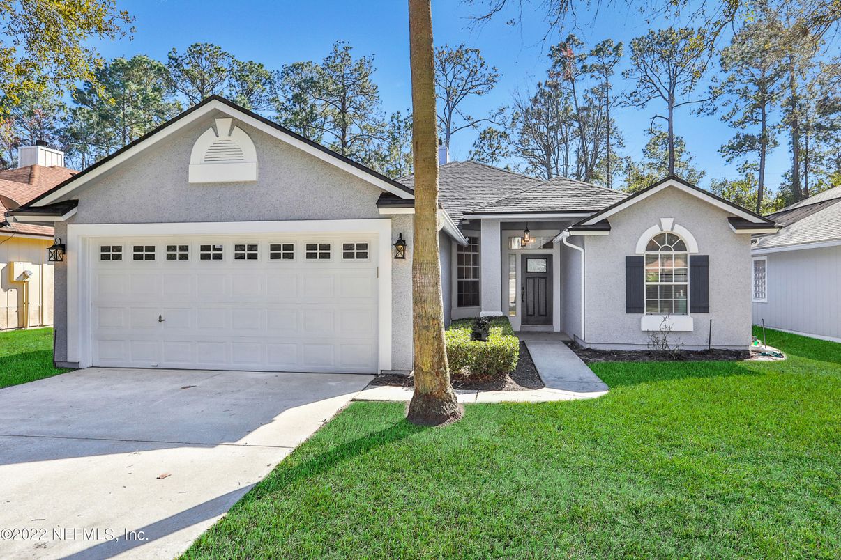 Attached, Exterior, Facade, Ranch