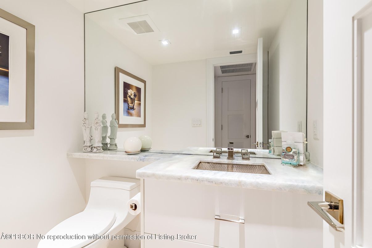 Bathroom, Interior, Recessed Lighting
