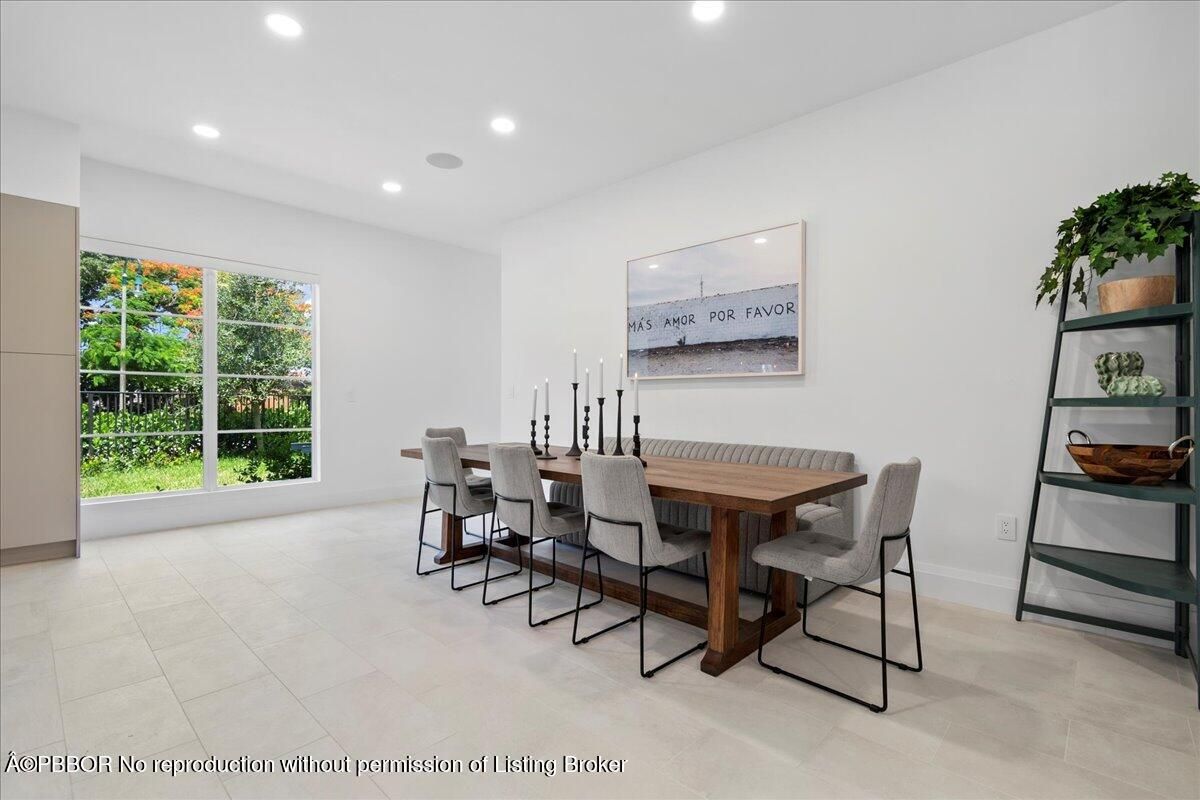 Dining room, Interior, Recessed Lighting